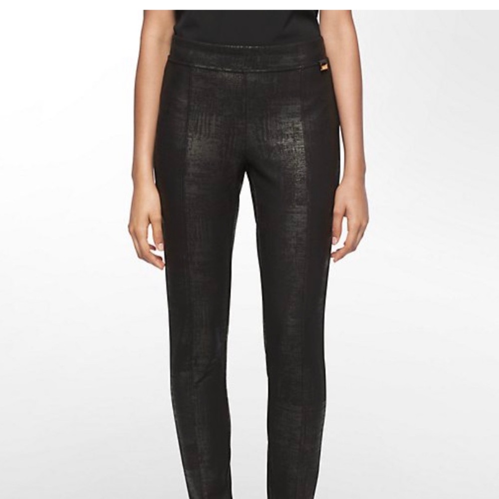 EMBOSSED PONTE KNIT LEGGINGS